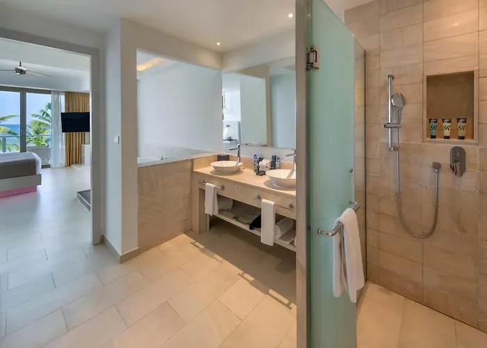 Presidential One-Bedroom Oceanfront King Suite